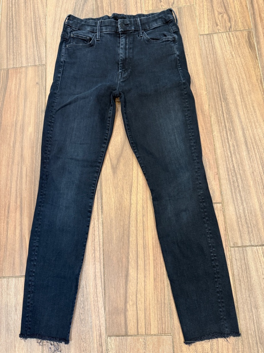 Mother- Black Slim Fit Jeans. Waist 13-15”. Rise 10”. Inseam 26”